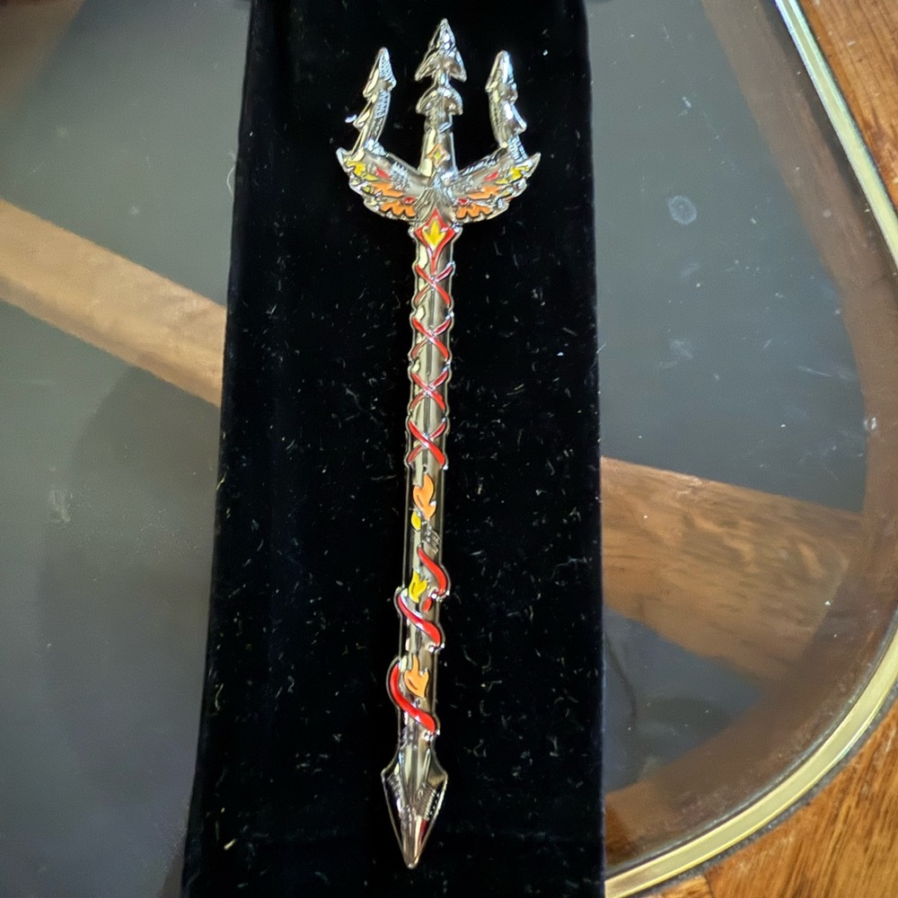 Illumicrate Altan’s Trident Replica